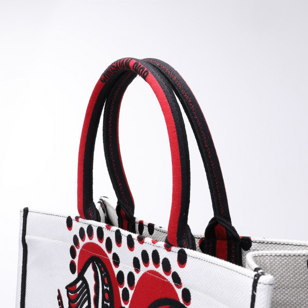 large D*or book tote