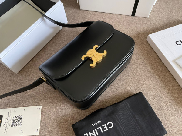 Ce**e classique triomphe bag
