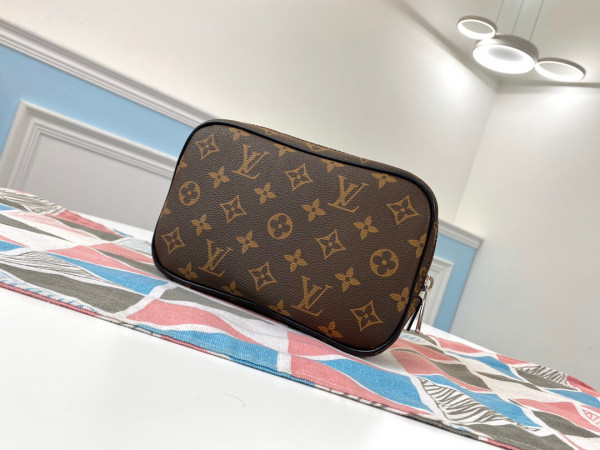 l**is V*t*n toiletry pouch pm