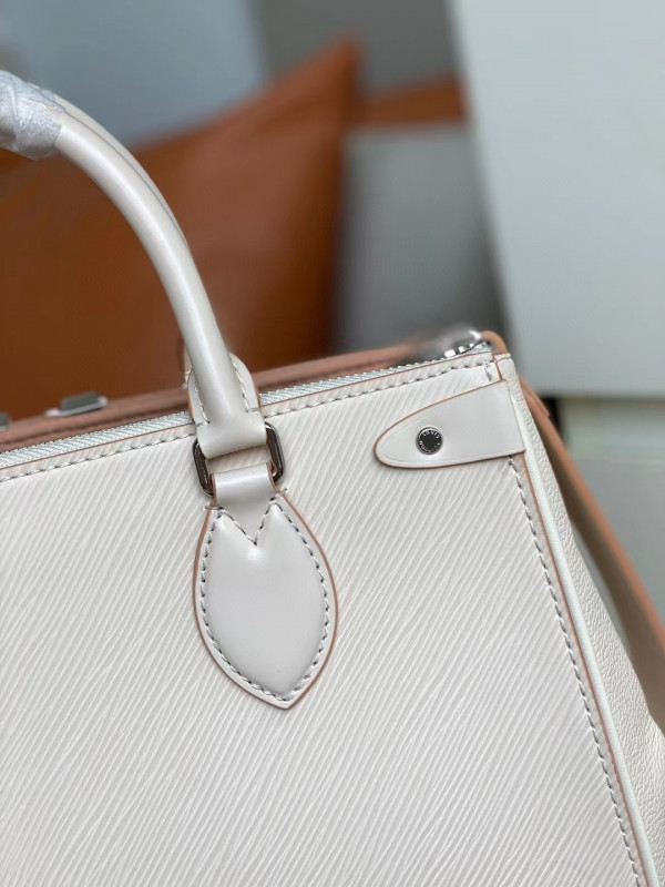 l**is V*t*n grenelle tote mm