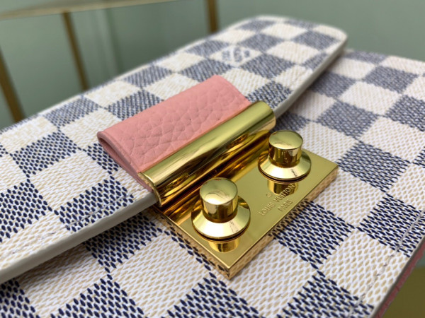 l**is V*t*n croisette chain wallet