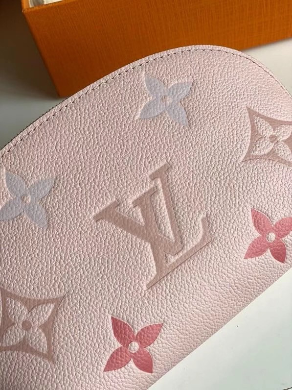 l**is V*t*n cosmetic pouch