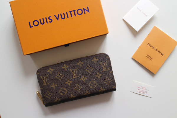 l**is V*t*n zippy wallet