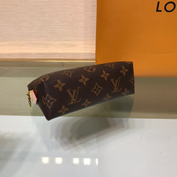 l**is V*t*n cosmetic pouch