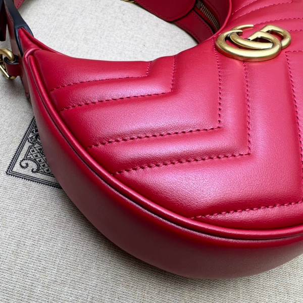 G*u*i gg marmont half-moon-shaped mini bag