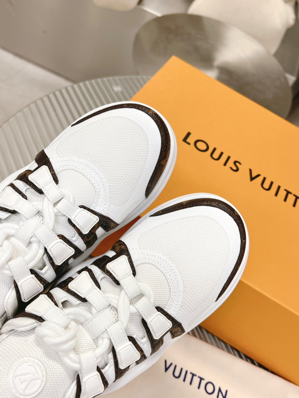 l**is V*t*n archlight sneaker