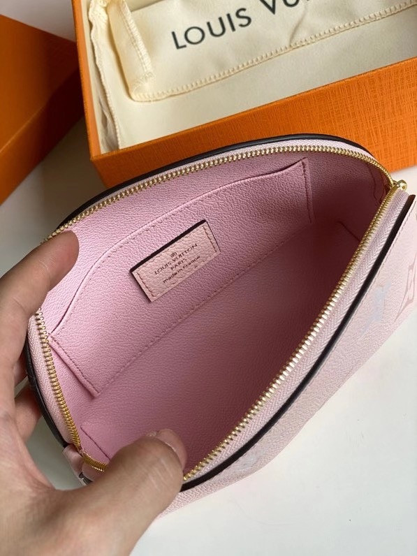 l**is V*t*n cosmetic pouch