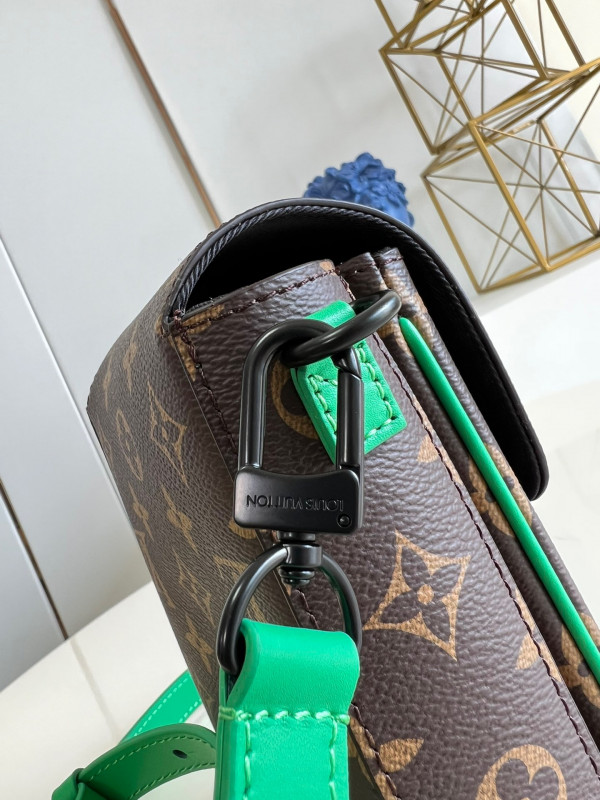 l**is V*t*n s-lock vertical wearable wallet