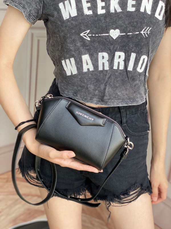 GIVENCHY NANO ANTIGONA