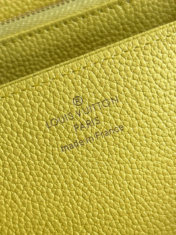 l**is V*t*n zippy wallet