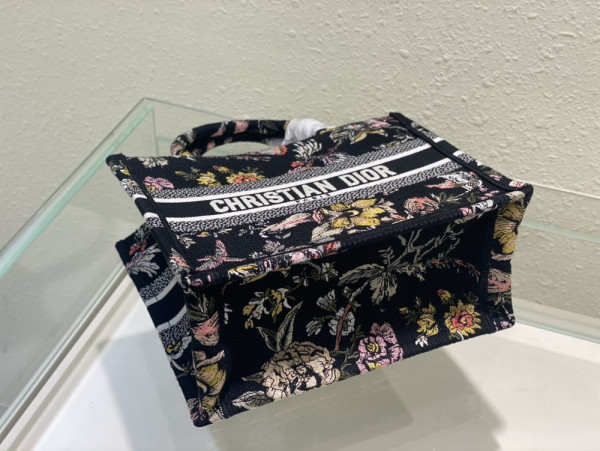 small D*or book tote