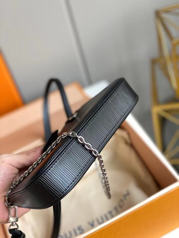 l**is V*t*n easy pouch on strap