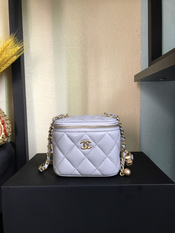 CL SMALL VANITY WITH CHAIN