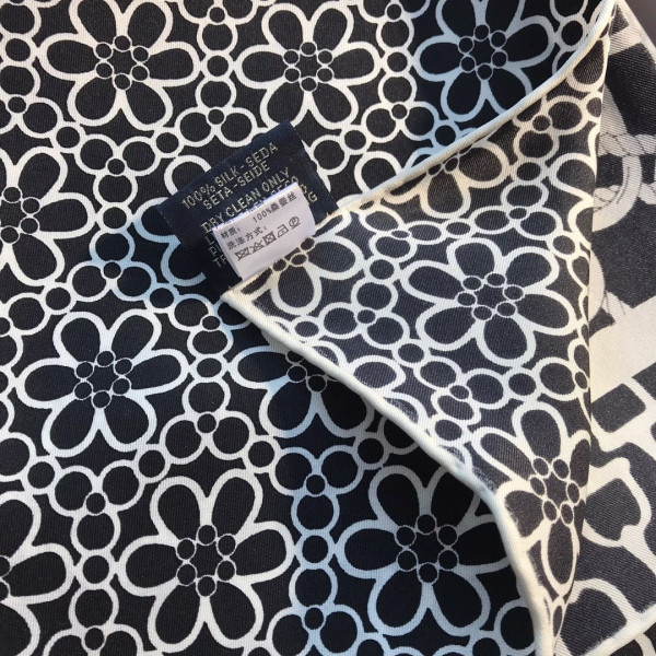 H**mes scarf