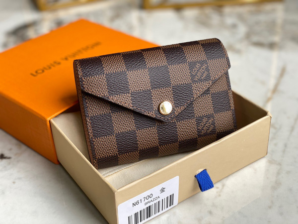 l**is V*t*n victorine wallet