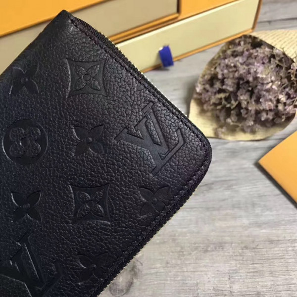l**is V*t*n zippy wallet