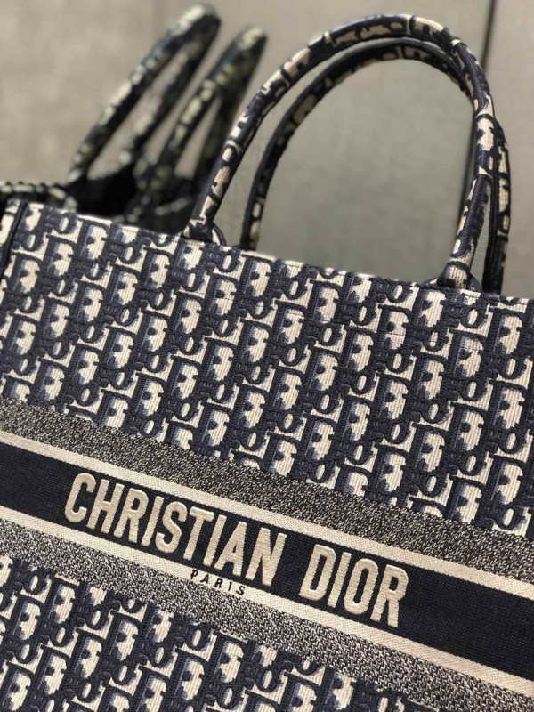 D*or oblique book tote-41.5*35*18cm