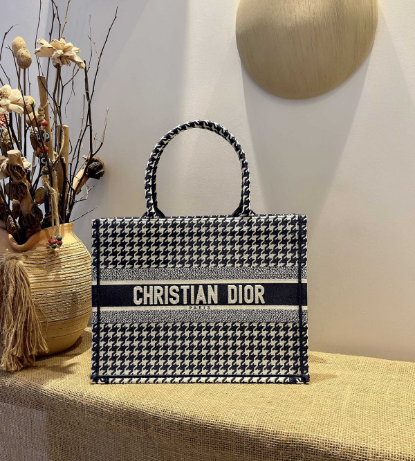 medium D*or book tote