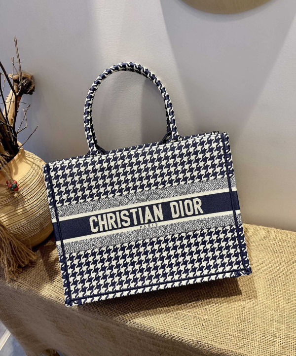 medium D*or book tote