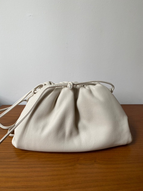 Bo*te*ga ve*ne*ta mini pouch