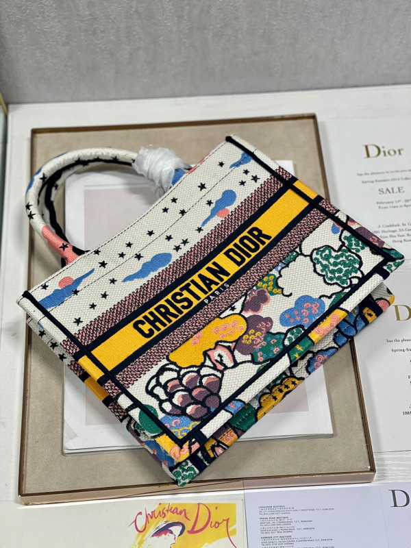 small D*or book tote