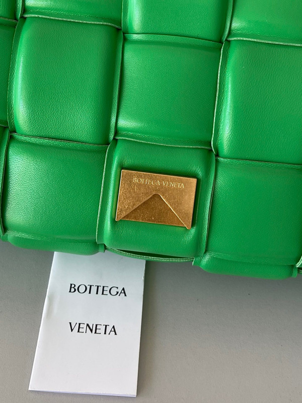 Bo*te*ga ve*ne*ta cassette