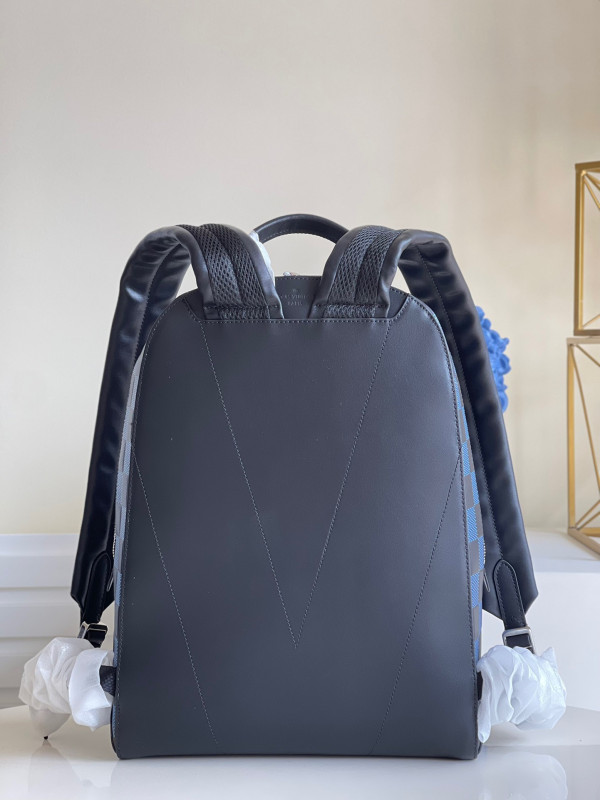 l**is V*t*n campus backpack