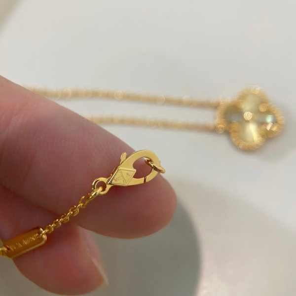 Van Cleef & Arpels Perlée NECKLACE