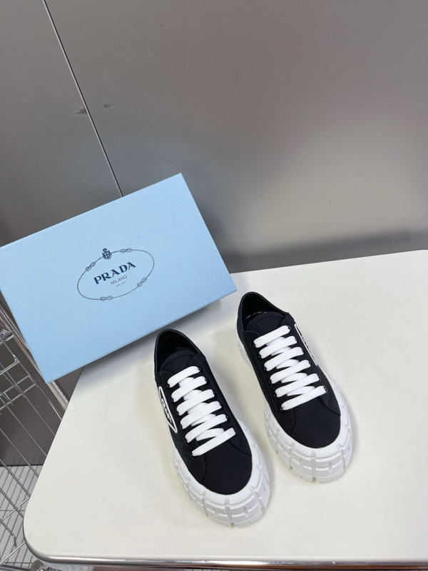 Pra*a sneakers