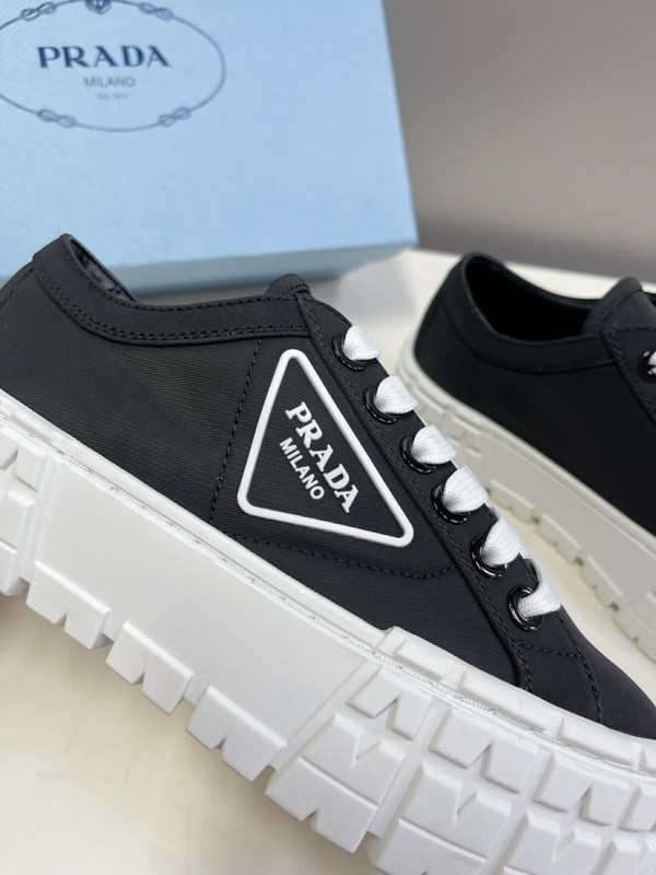 Pra*a sneakers