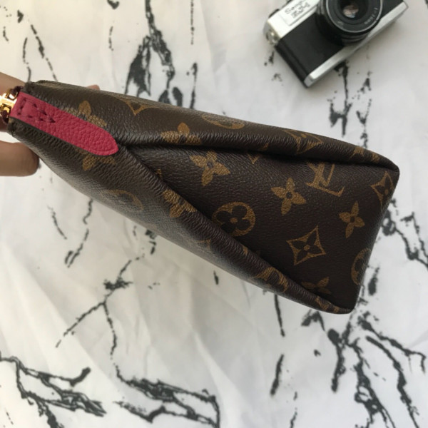 l**is V*t*n pallas beauty case