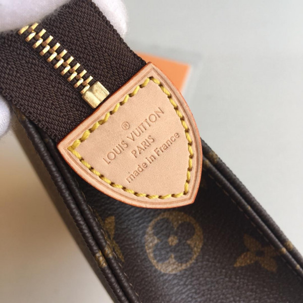 l**is V*t*n toiletry pouch 19