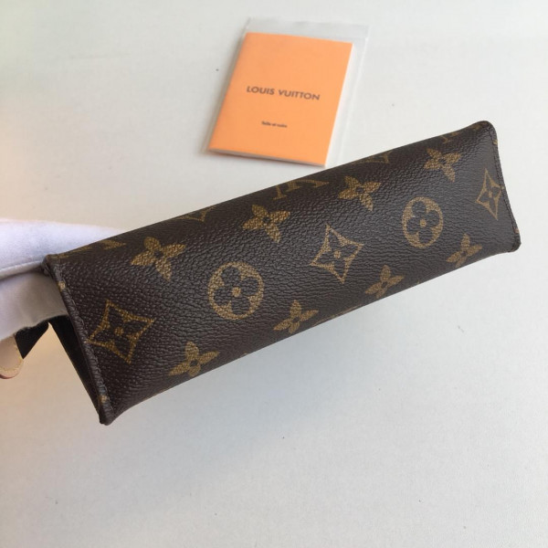 l**is V*t*n toiletry pouch 19