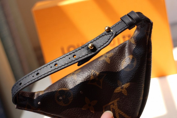 l**is V*t*n wrist bag