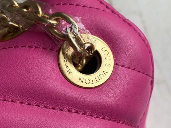 l**is V*t*n new wave chain bag