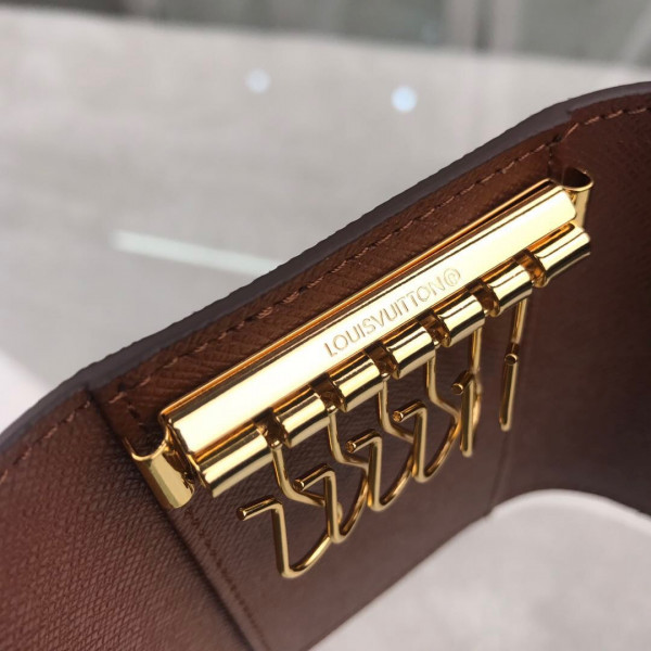 l**is V*t*n 6 key holder