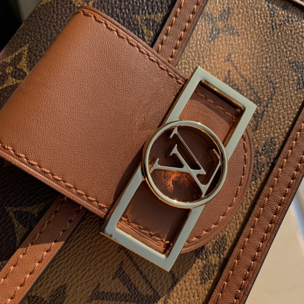 l**is V*t*n v dauphine chain wallet