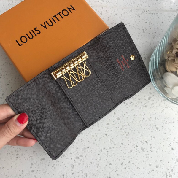 l**is V*t*n 6 key holder