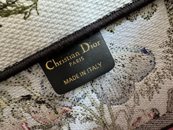large D*or book tote
