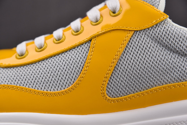 Pra*a sneaker