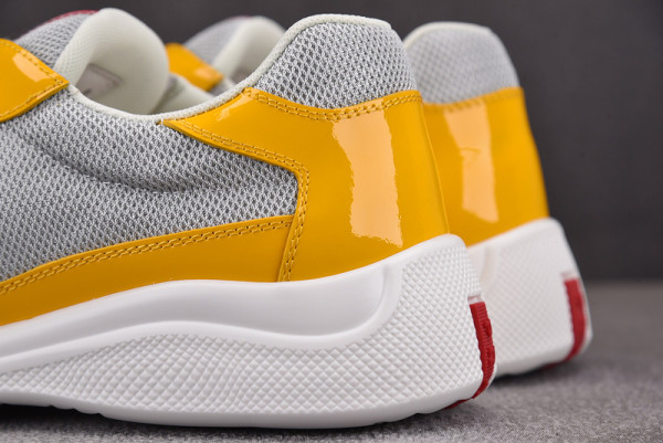 Pra*a sneaker