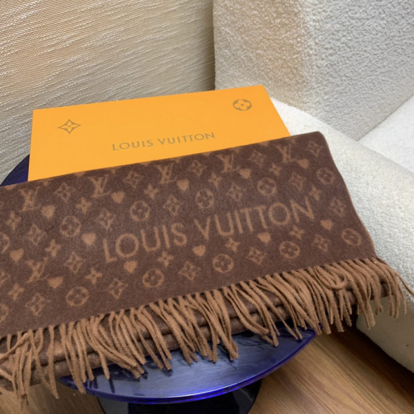 l**is V*t*n game on scarf