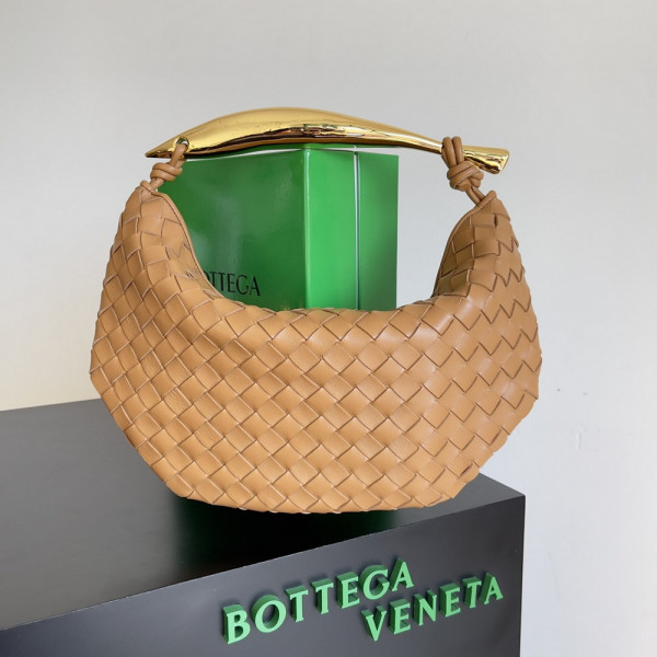 Bo*te*ga ve*ne*ta classic sardine top handle bag