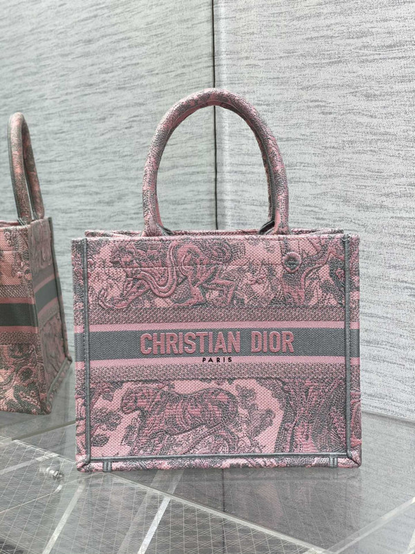 small D*or book tote