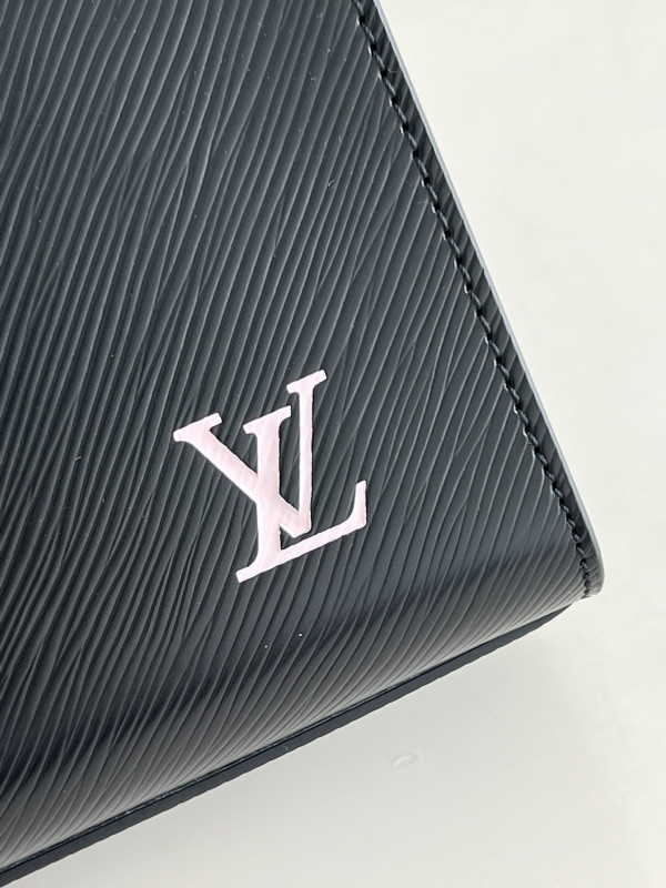 l**is V*t*n petit sac plat
