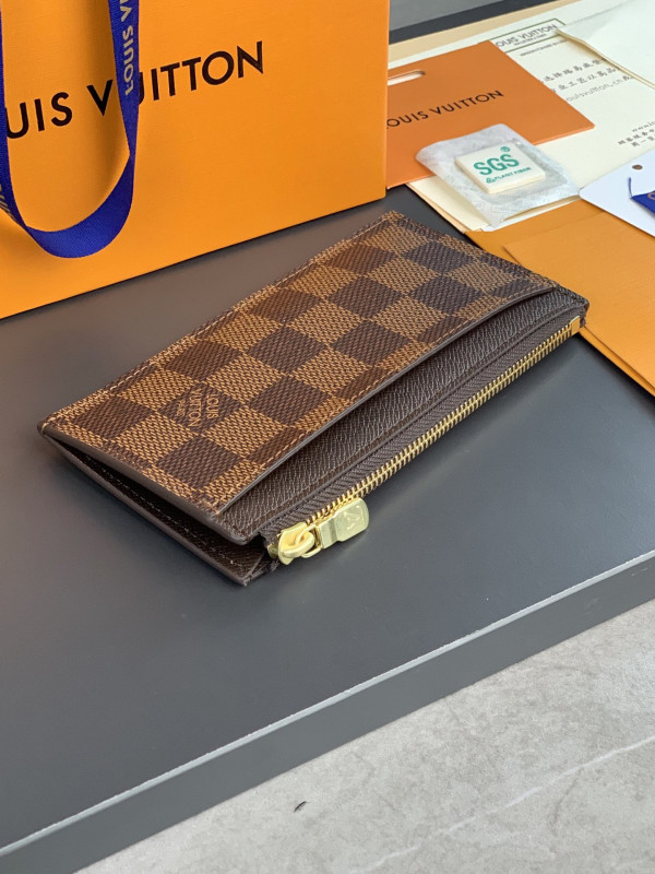 l**is V*t*n coin card holder