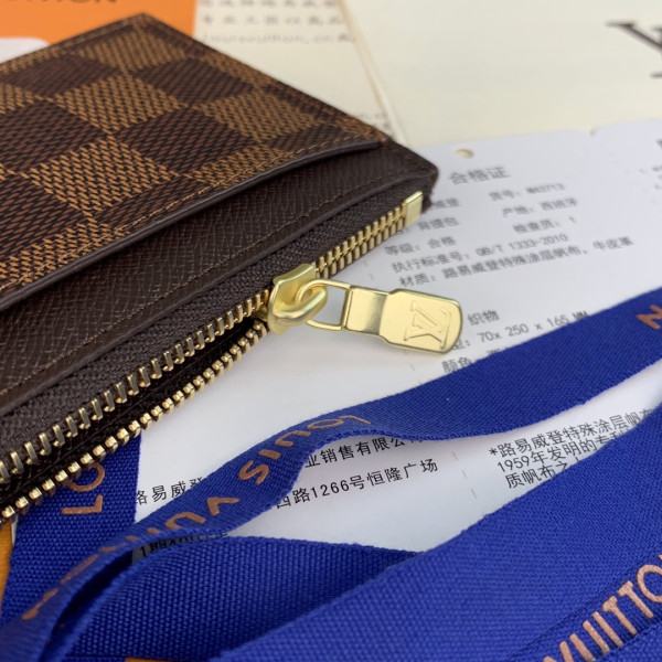 l**is V*t*n coin card holder