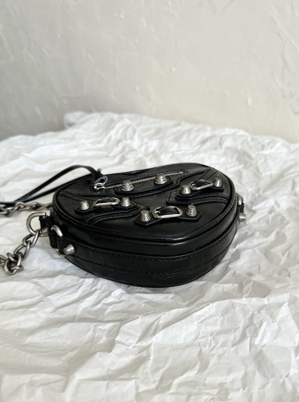 Ba*len*cia*ga le cagole heart mini metallic crinkled-leather shoulder bag