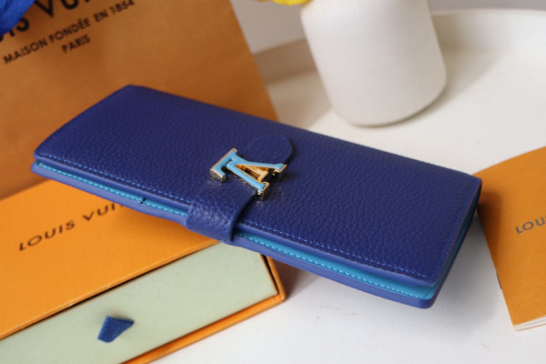 l**is V*t*n vertical wallet