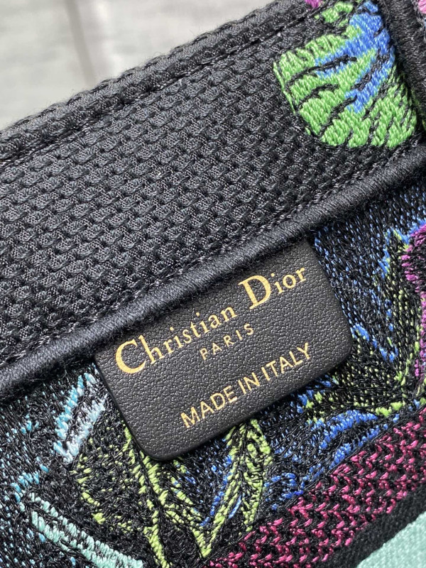 small D*or book tote